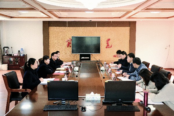 座谈会.jpg