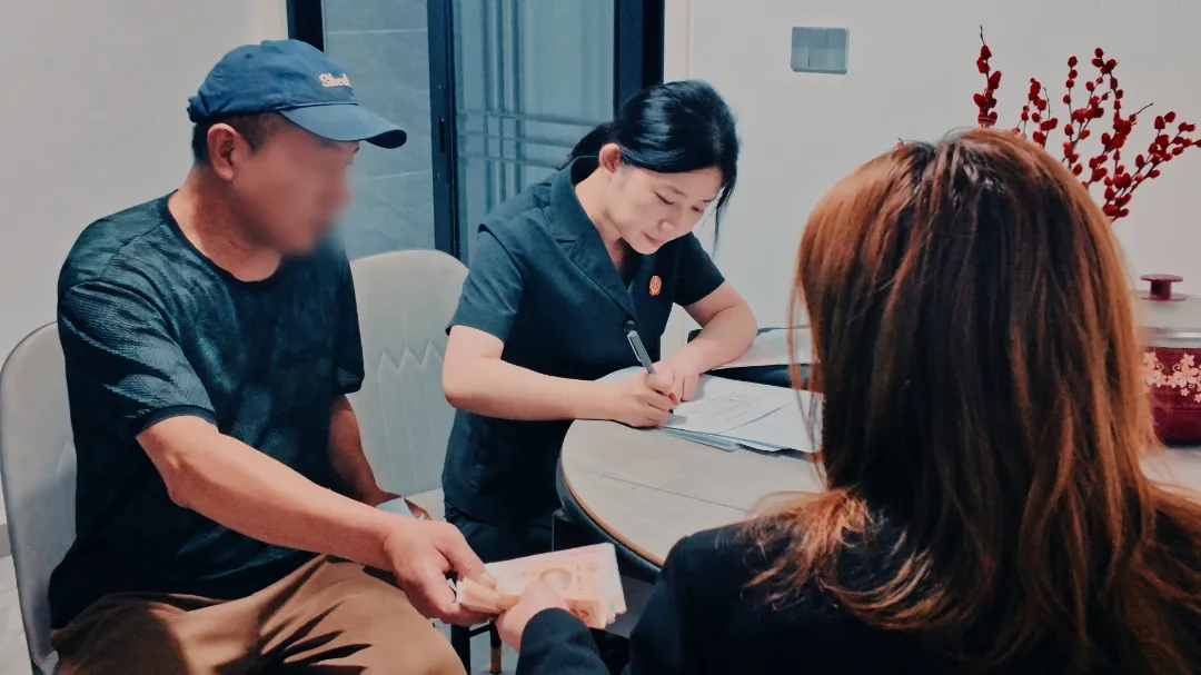 被执行人李某当场履行首期偿还义务
