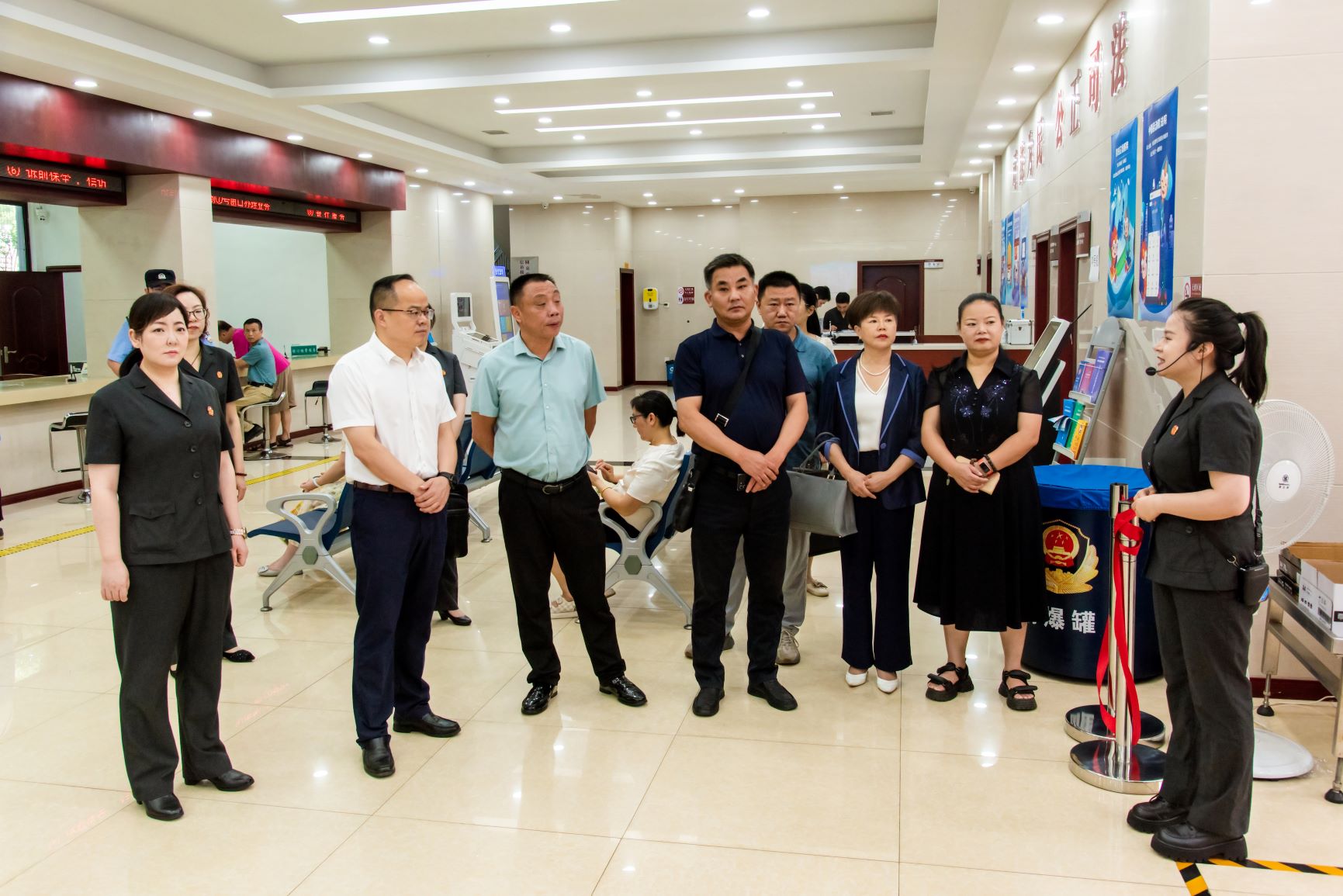 代表委员参观诉讼服务中心 听取金融纠纷多元解纷机制运转情况